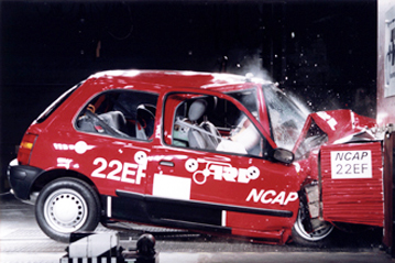 Краш тест Nissan Micra (1997)
